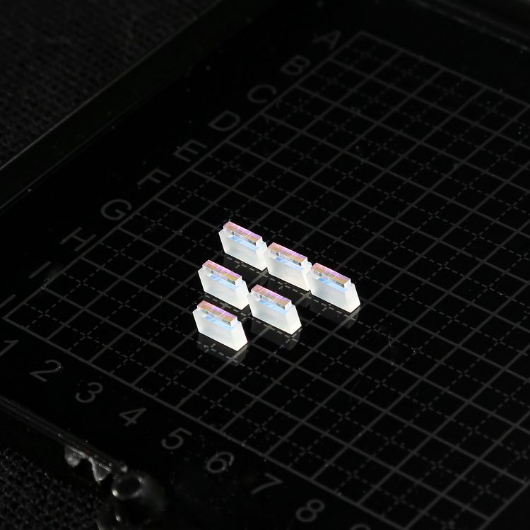 高度定制化6CH CWDM Z-BLOCK光学组件,光谱指标、光口位置和通道间隔可定制